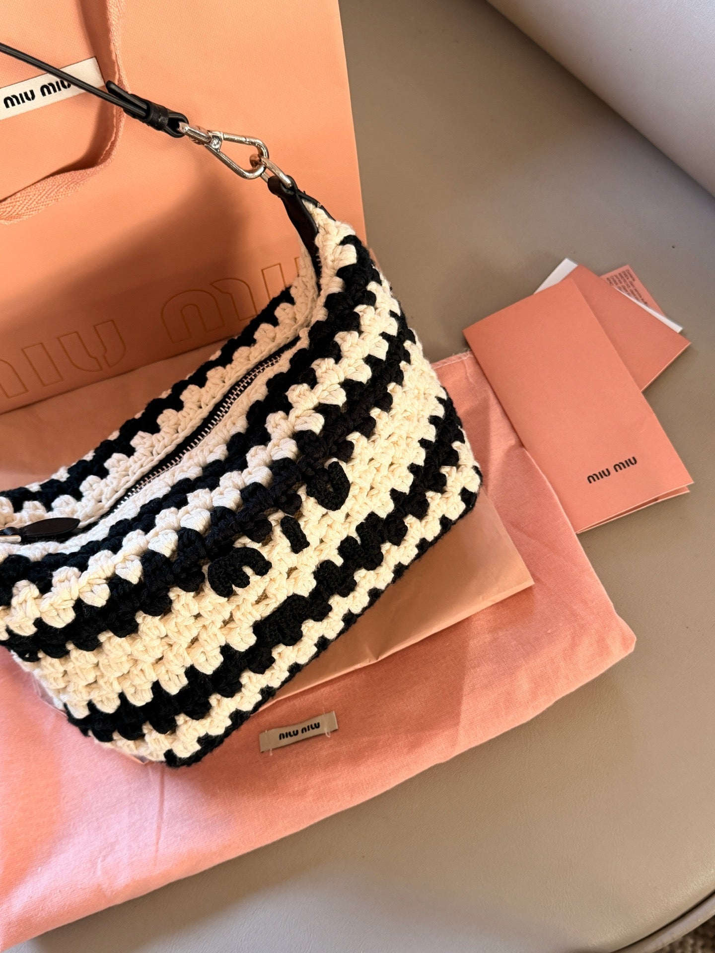 Black and white woven lunch box bag