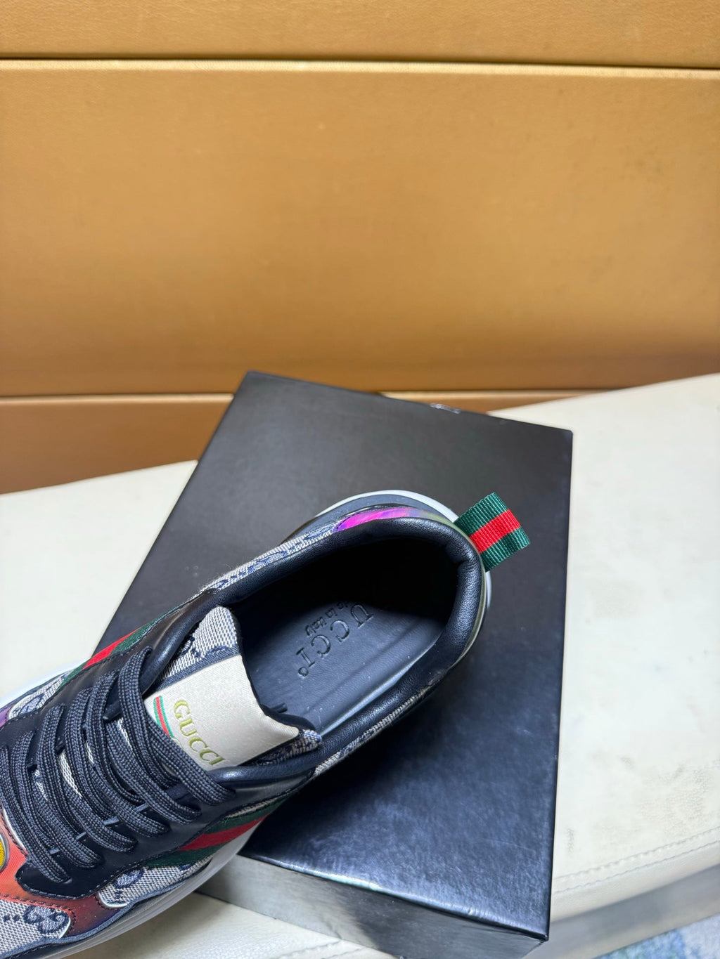 Unique modern style sports shoes