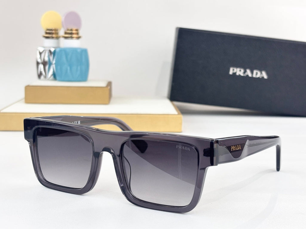 Wide edge fashionable sunglasses
