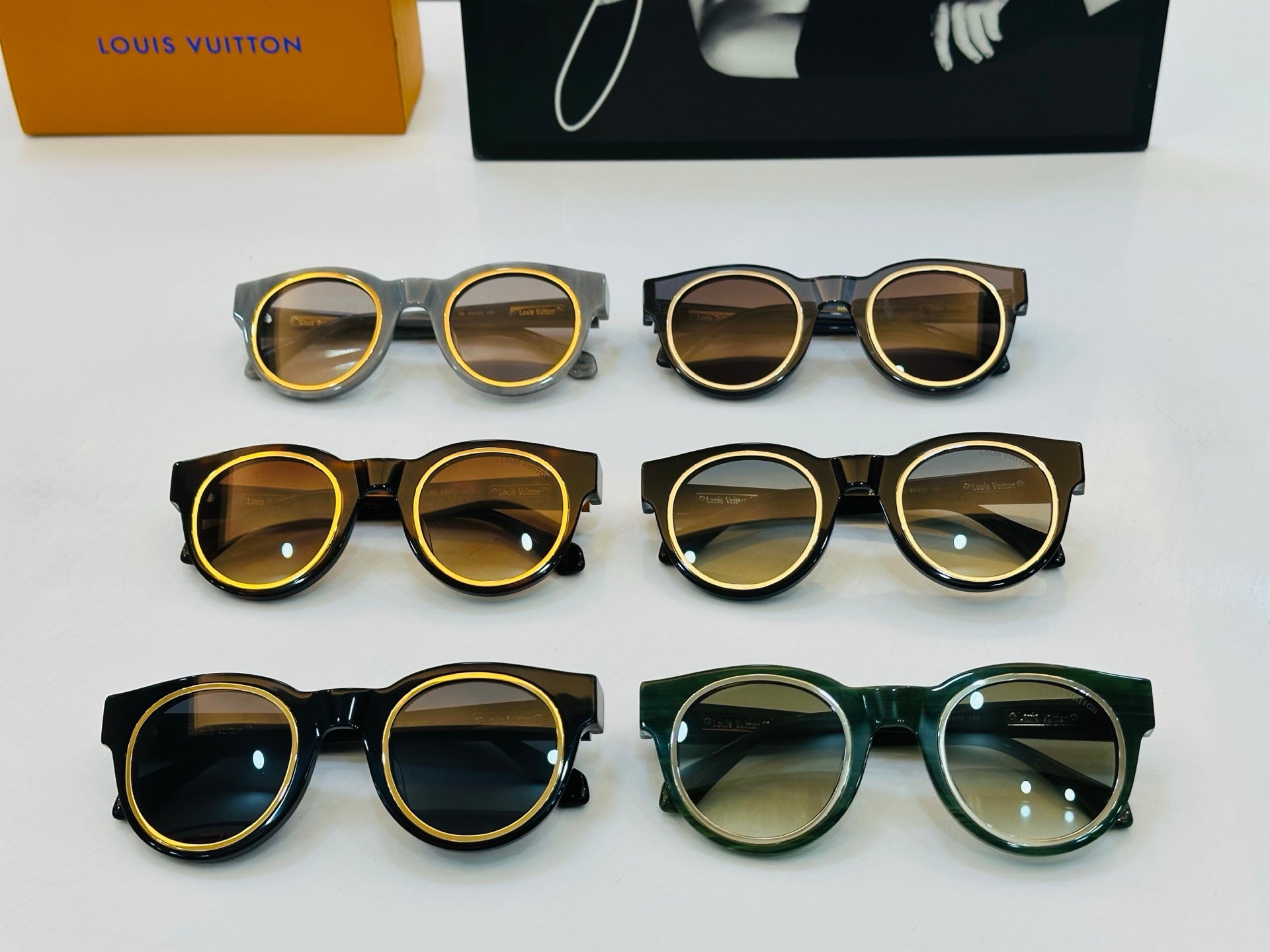 Fashionable round sunglasses