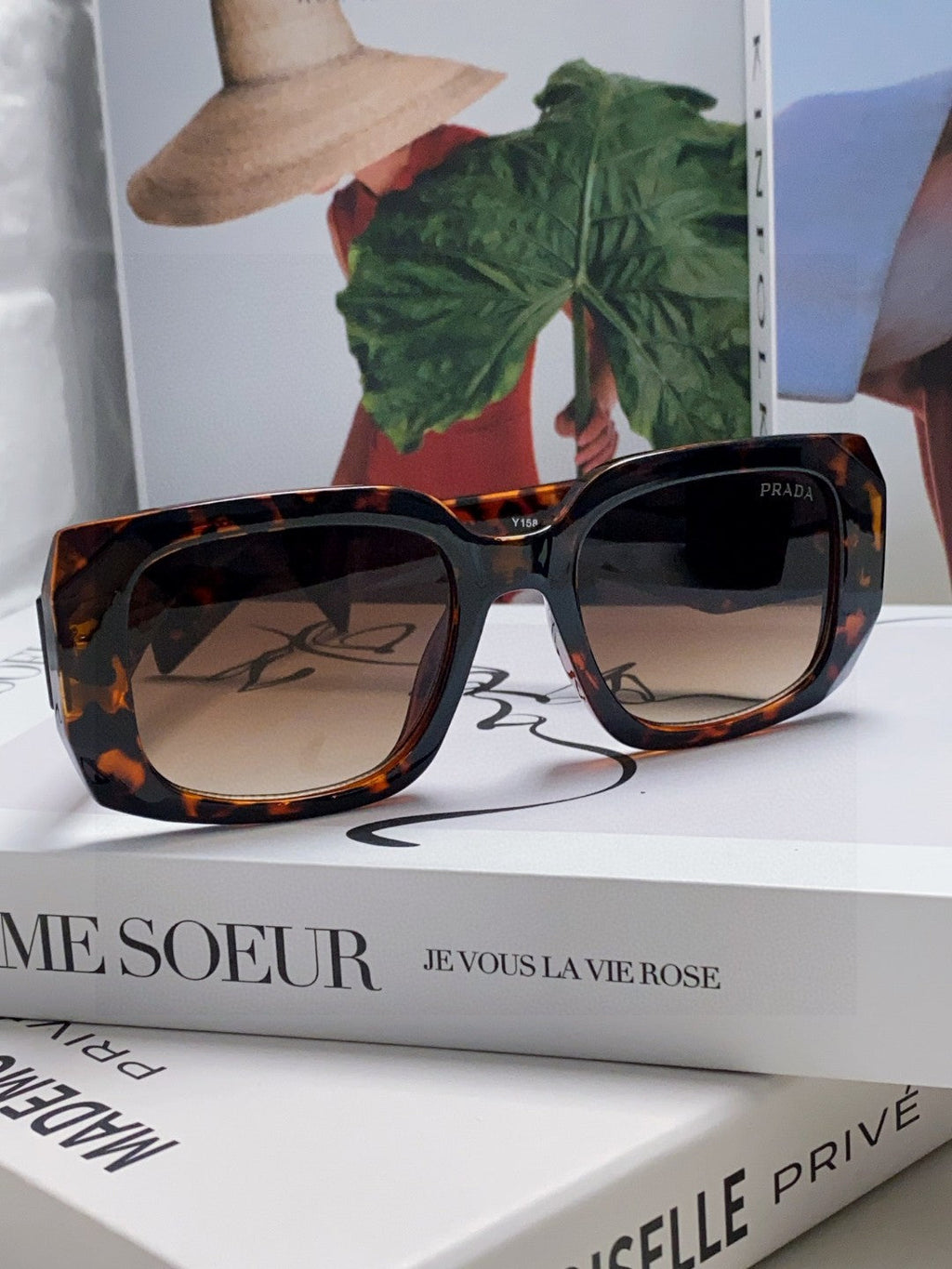 Retro inverted triangle logo sunglasses