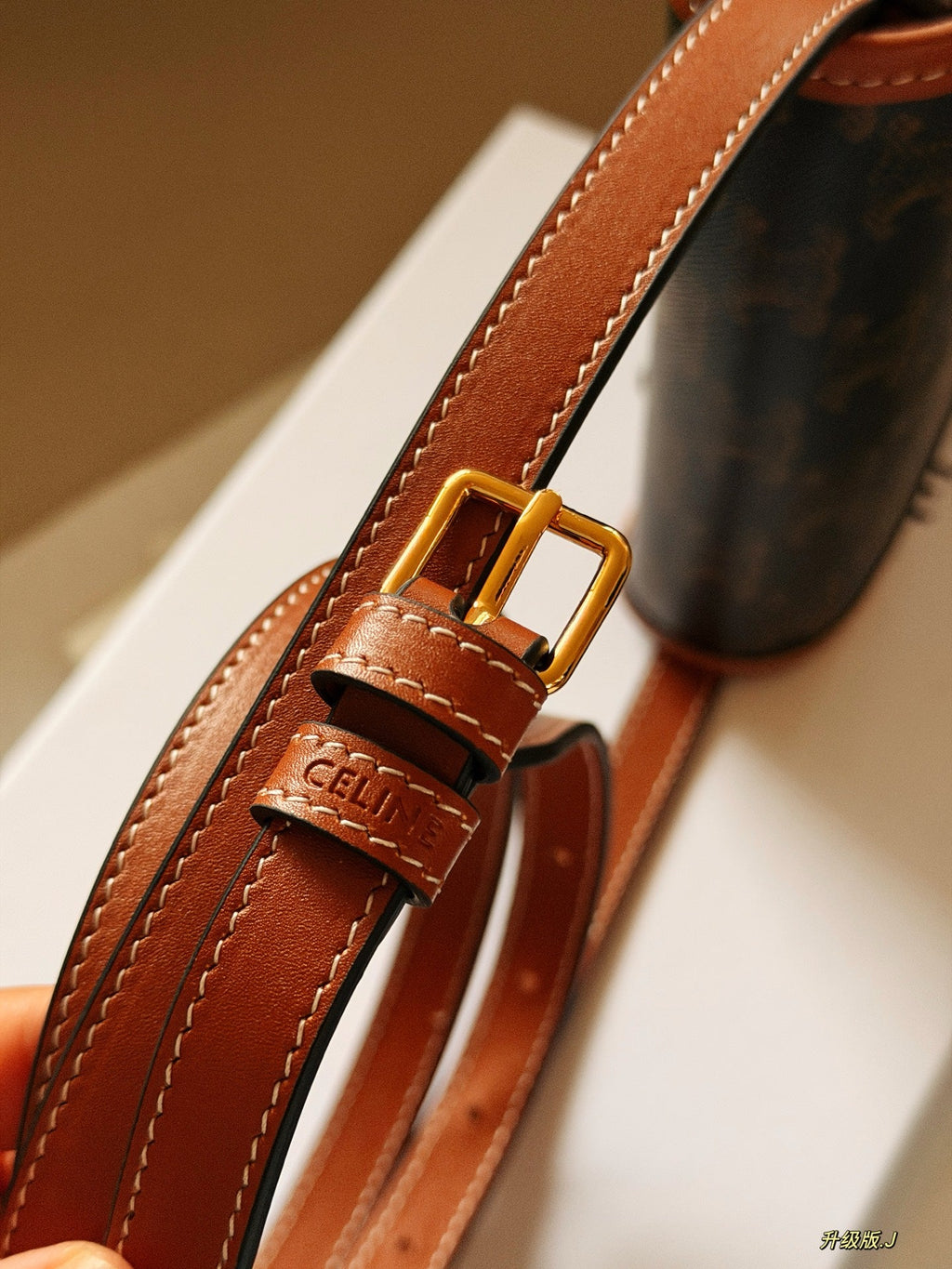 Small label saddle bag