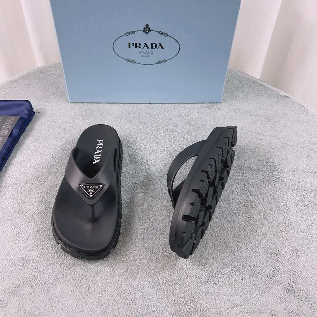 Latest couple style clamp slippers