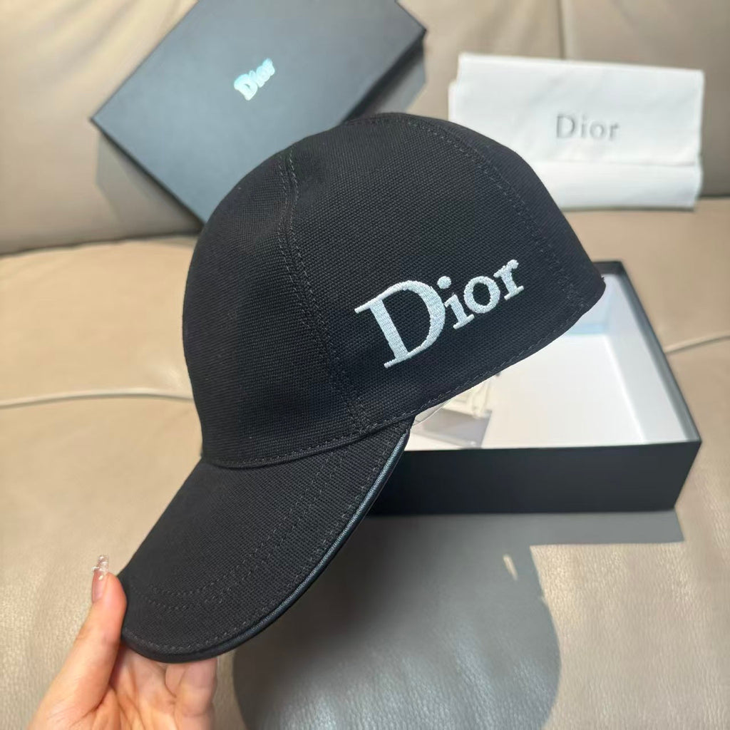 New letter embroidered baseball cap