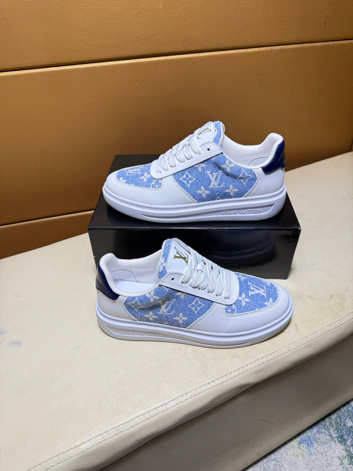 Unique modern style sports shoes