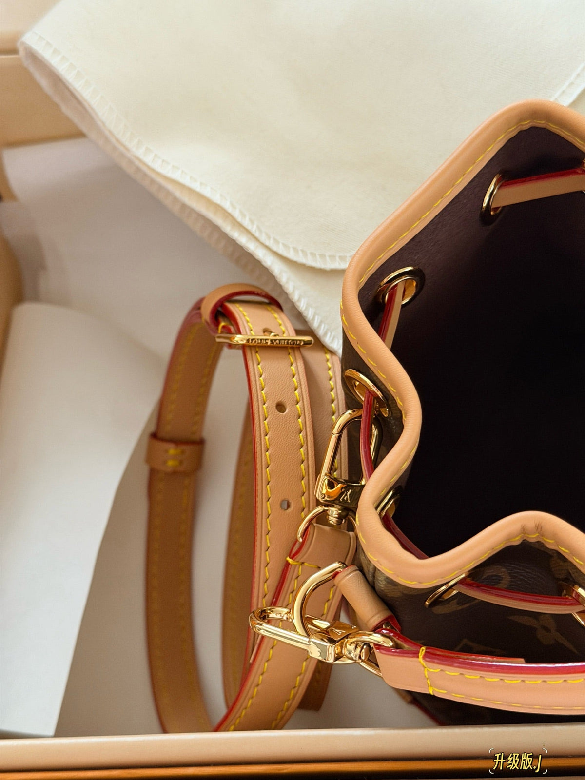 Old flower drawstring mini bucket bag