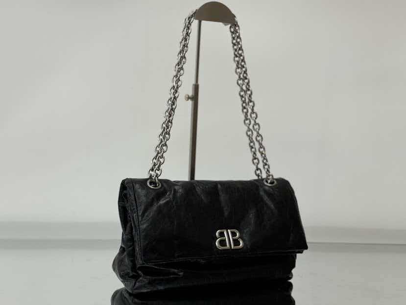 Oil wax black shoulder bag