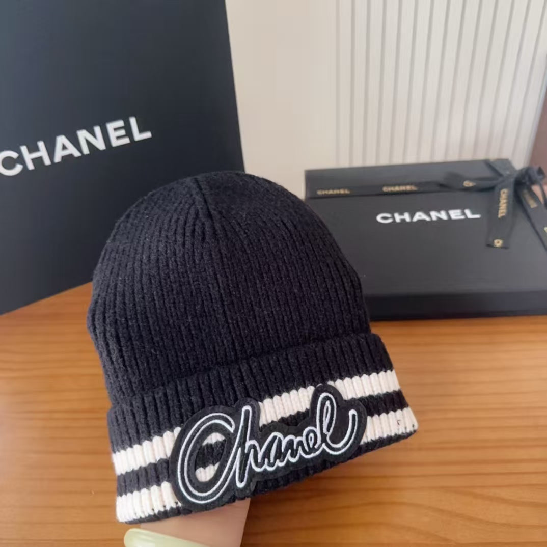 New autumn and winter hats