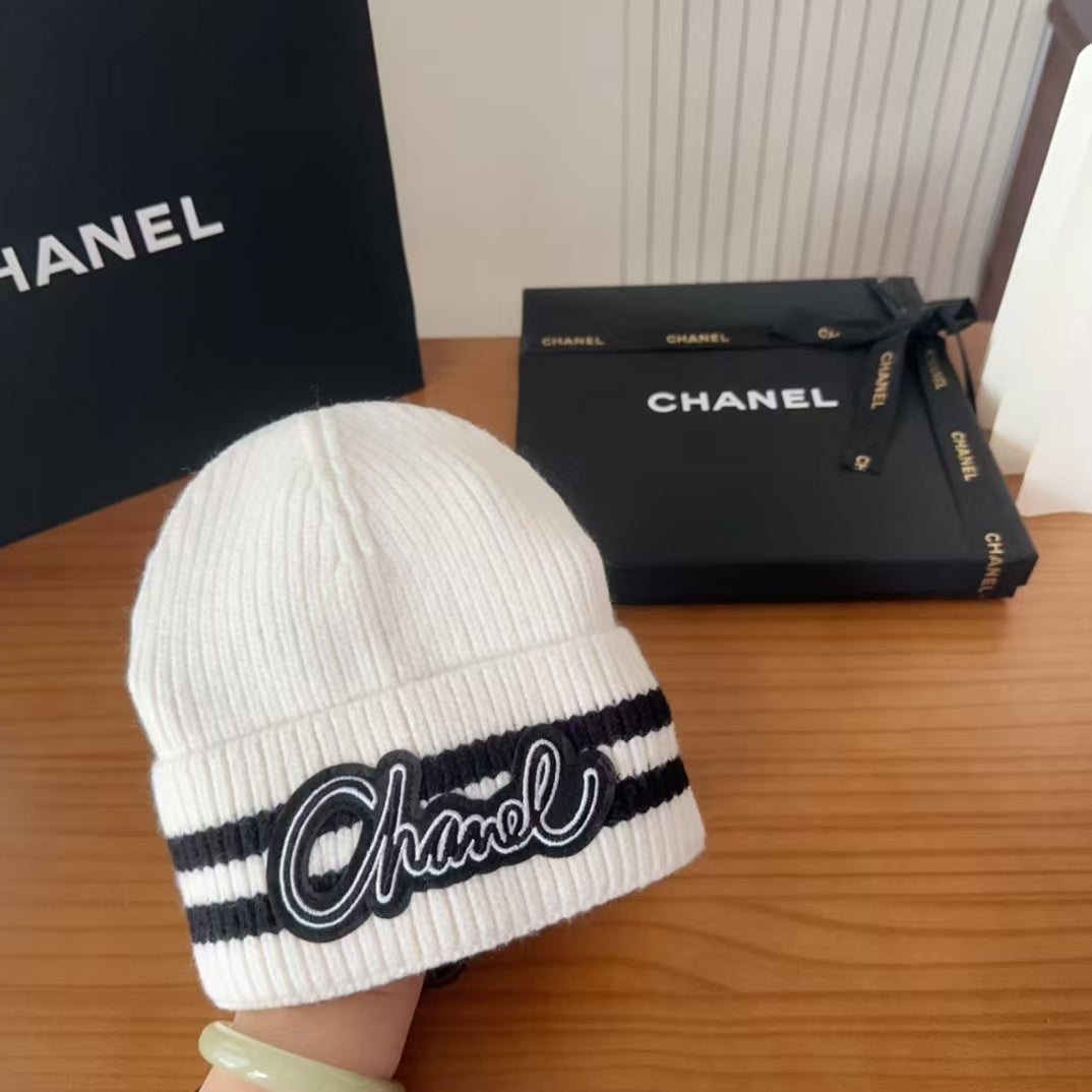 New autumn and winter hats