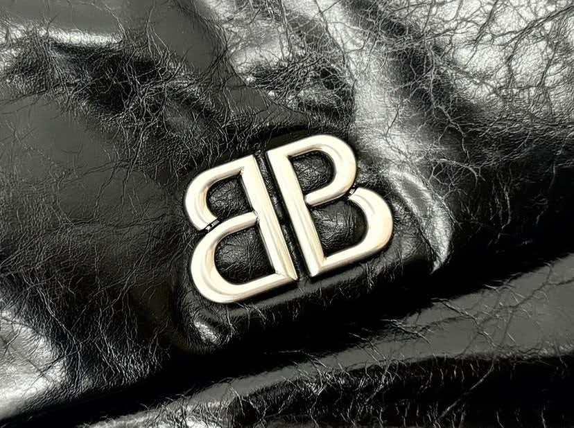 Oil wax black shoulder bag