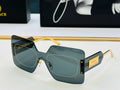 Fashionable large square sunglasses