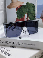 Large frame letter logo fashionable sunglasses