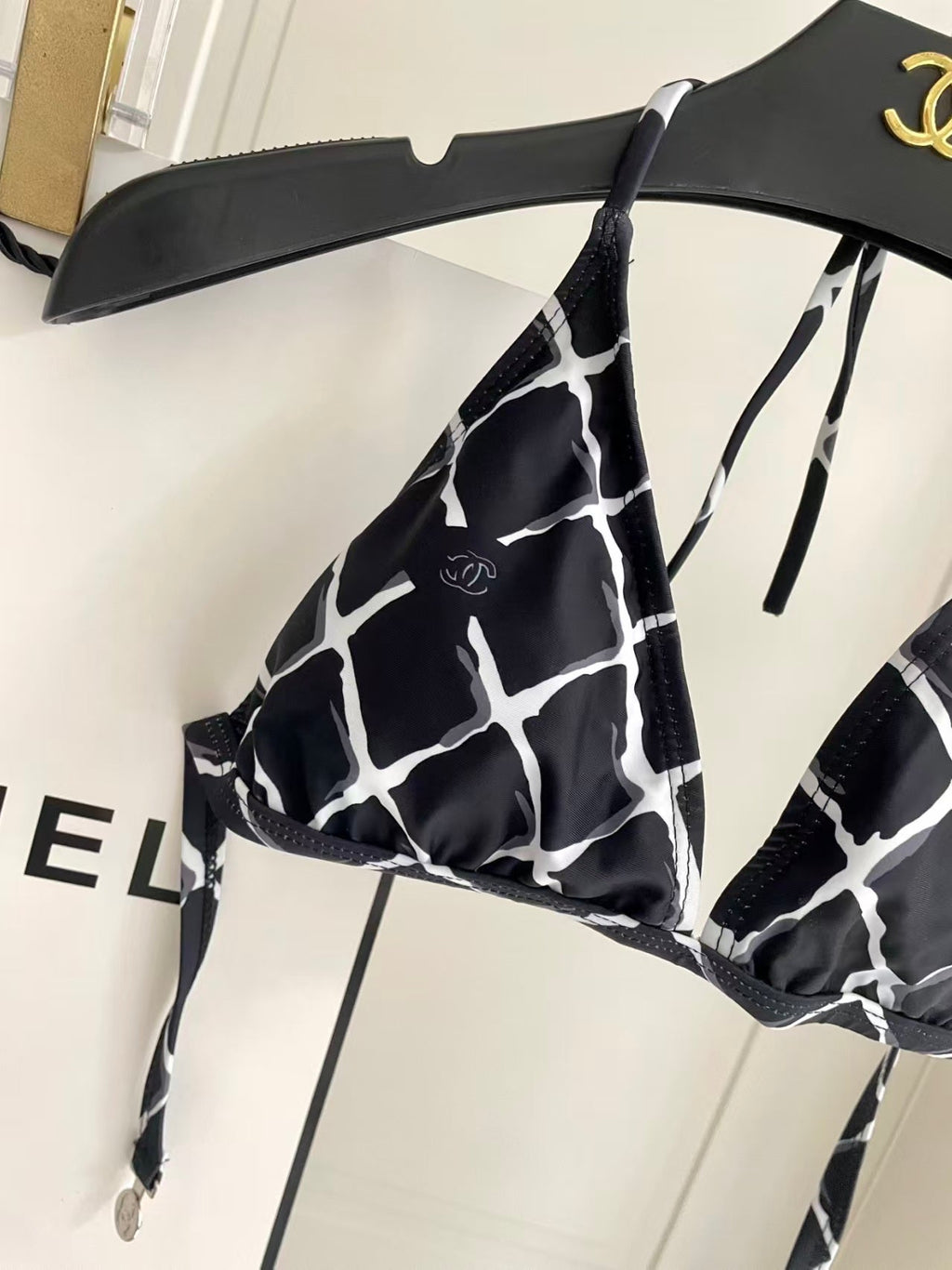 New quick drying elastic swimsuit