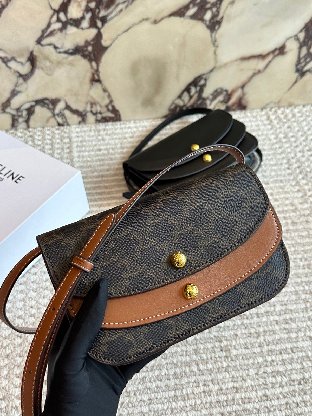 Double button semi-circular envelope package