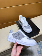 Unique modern style sports shoes