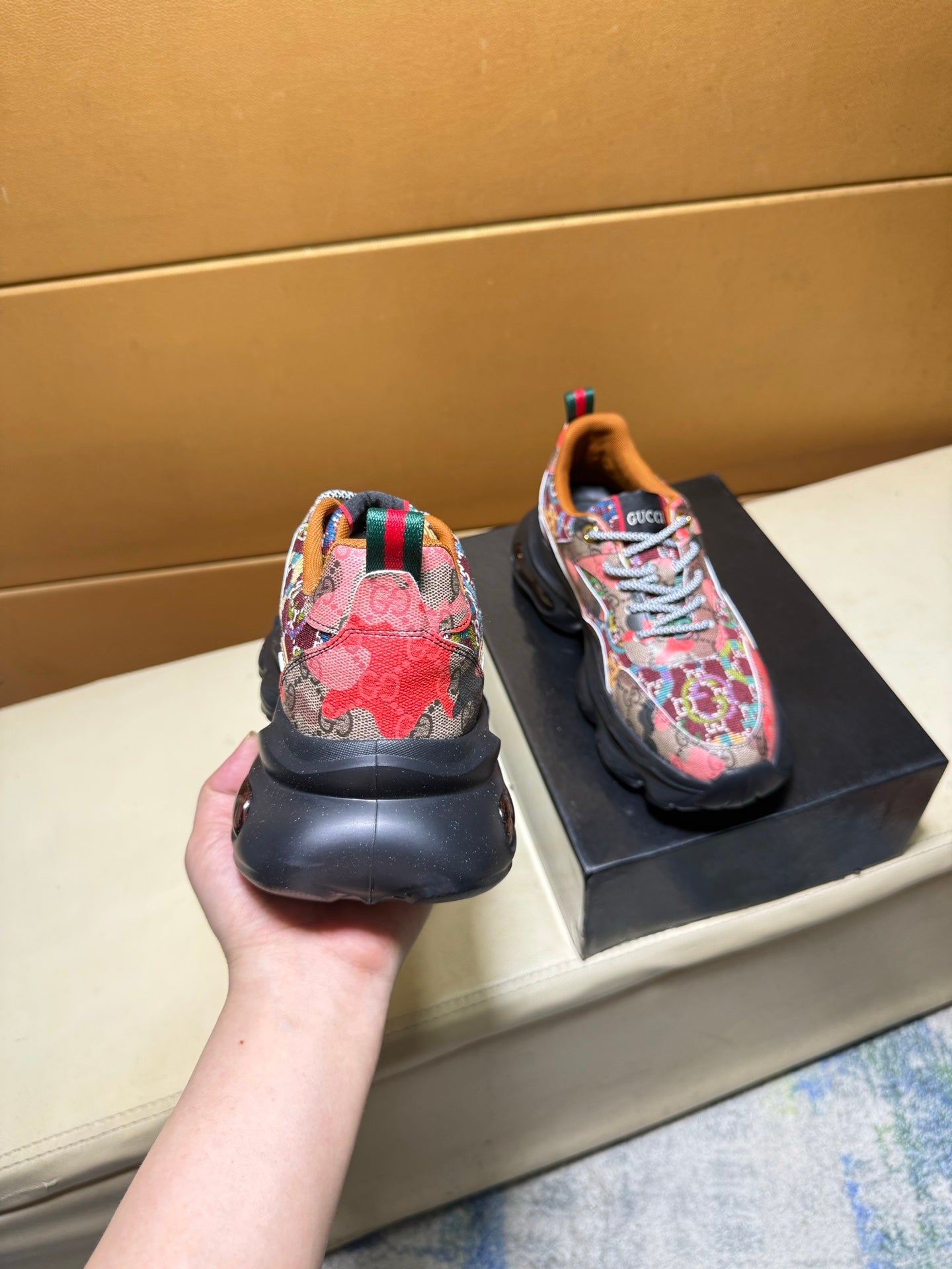Unique modern style sports shoes