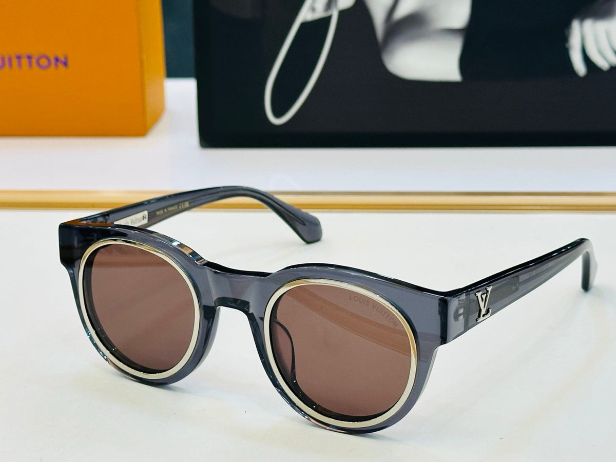 Fashionable round sunglasses