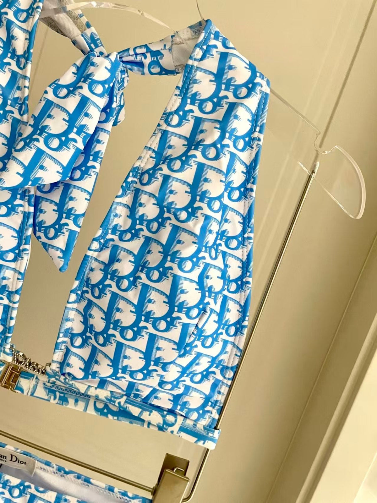 New quick drying elastic swimsuit