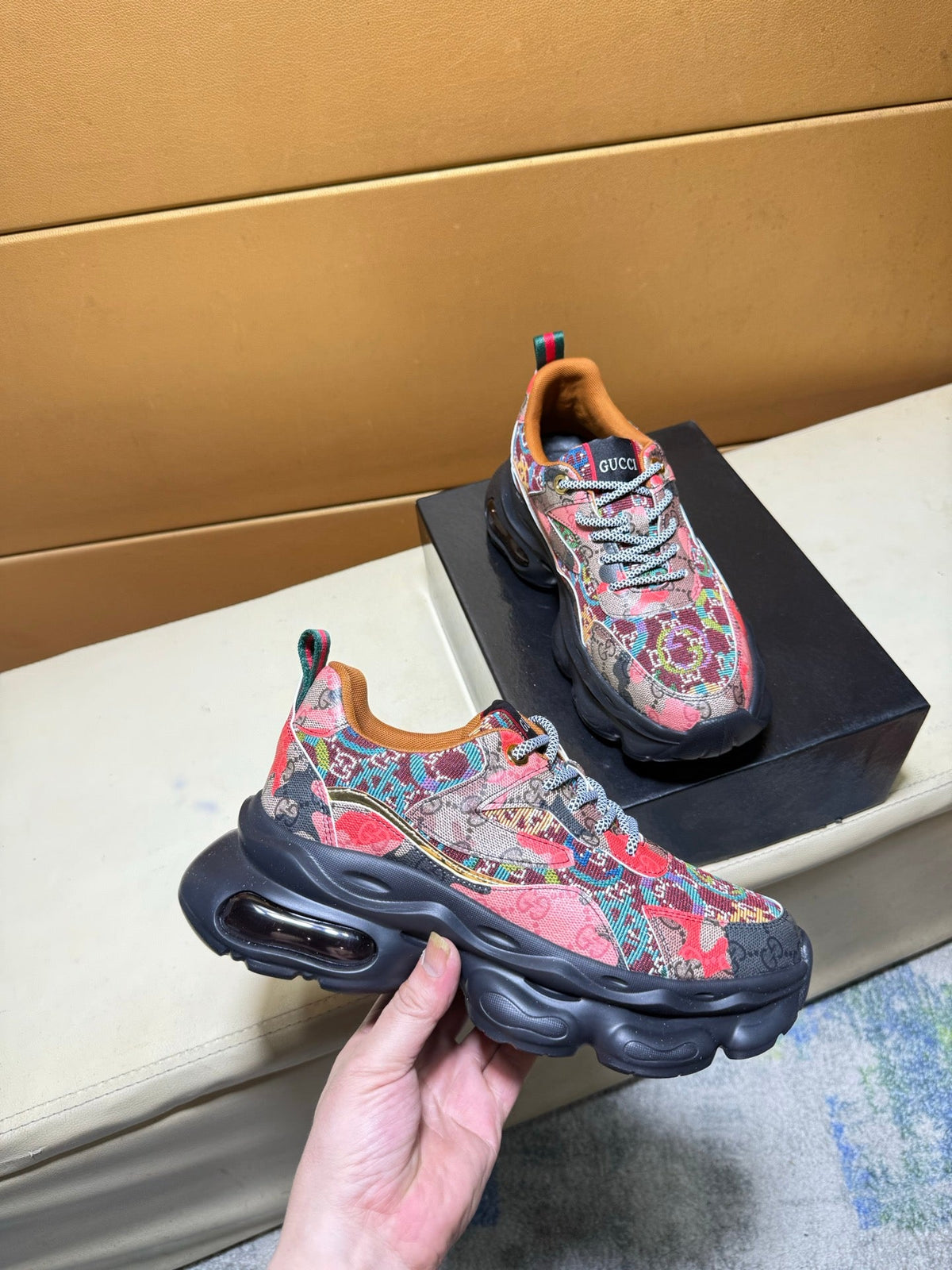 Unique modern style sports shoes