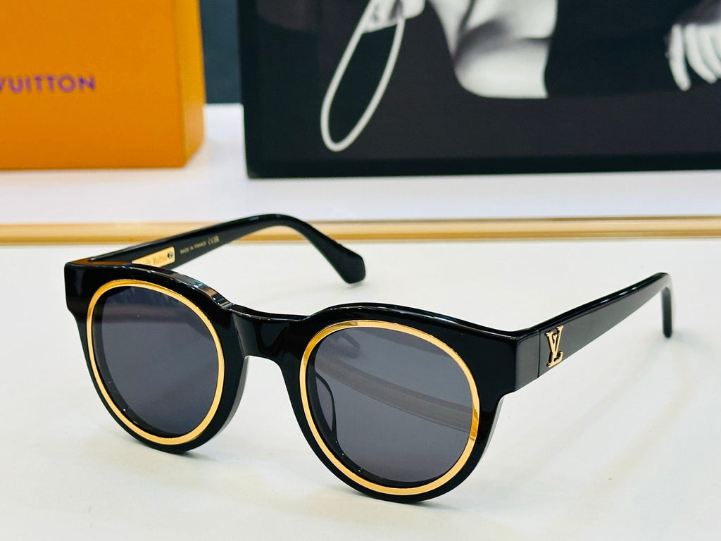 Fashionable round sunglasses