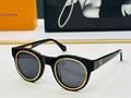 Fashionable round sunglasses