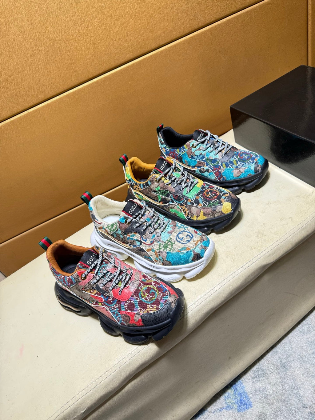 Unique modern style sports shoes