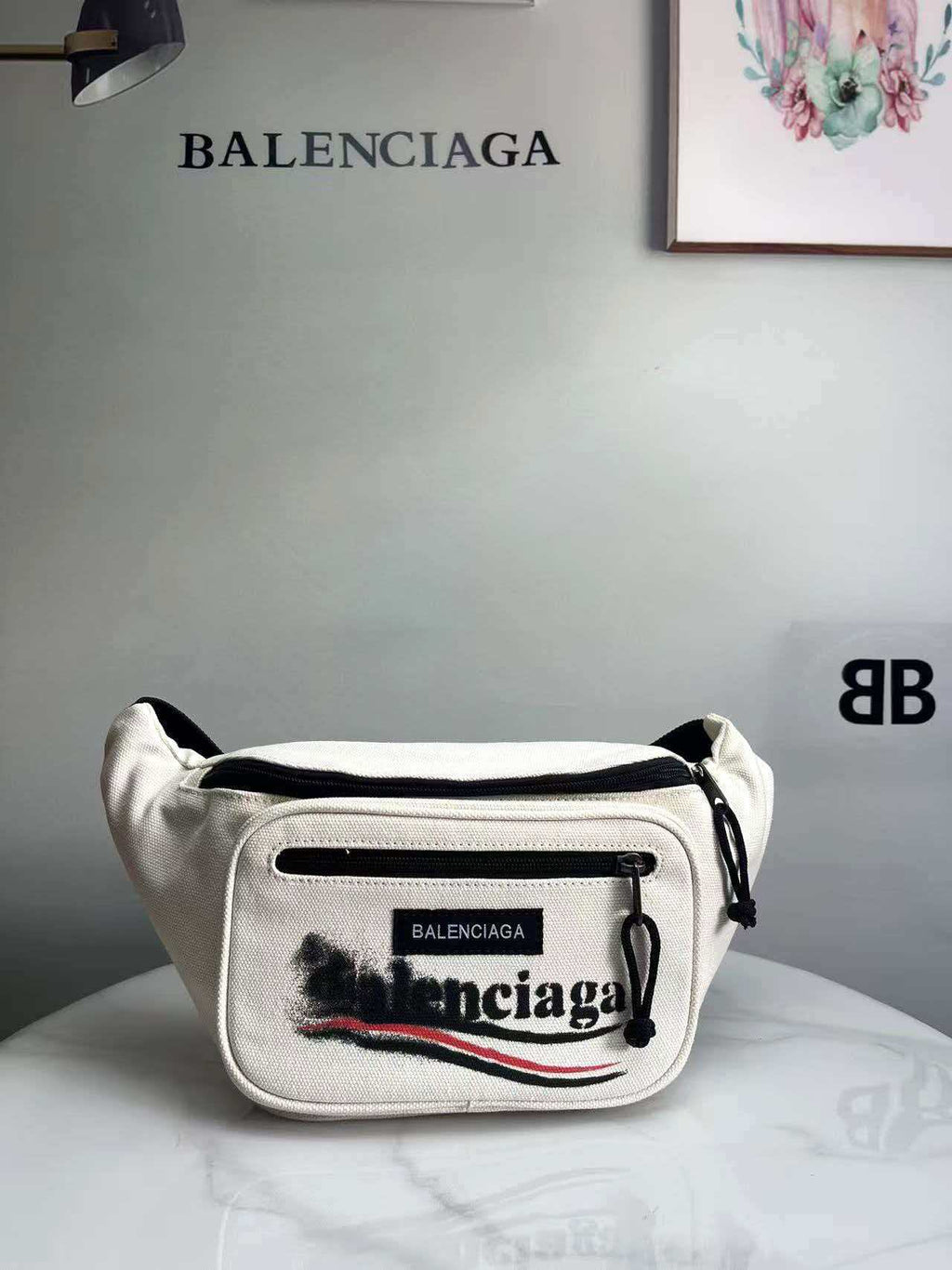 Canvas chest bag waist bag is simple and lightweight