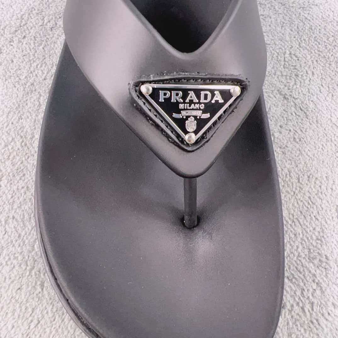 Latest couple style clamp slippers