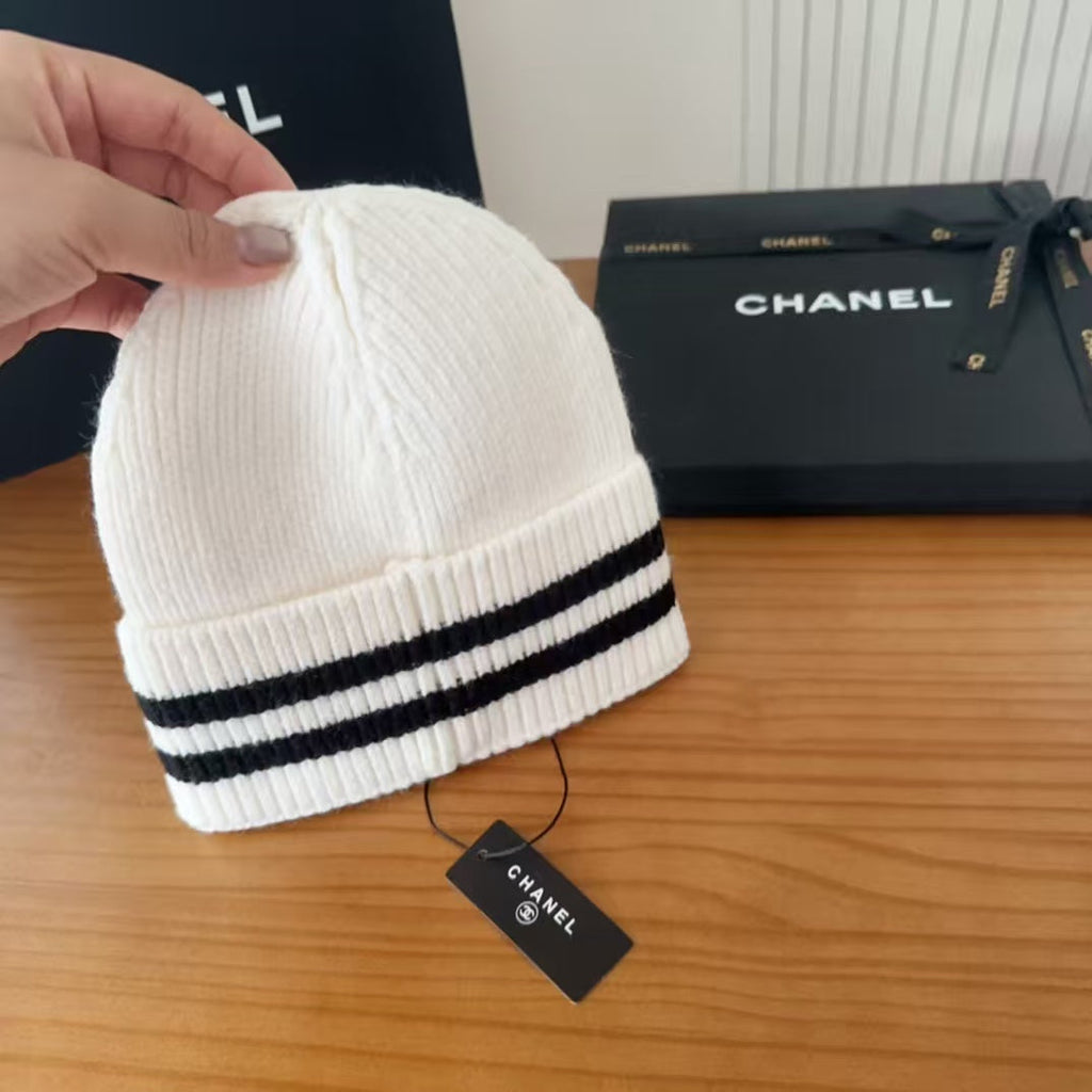 New autumn and winter hats