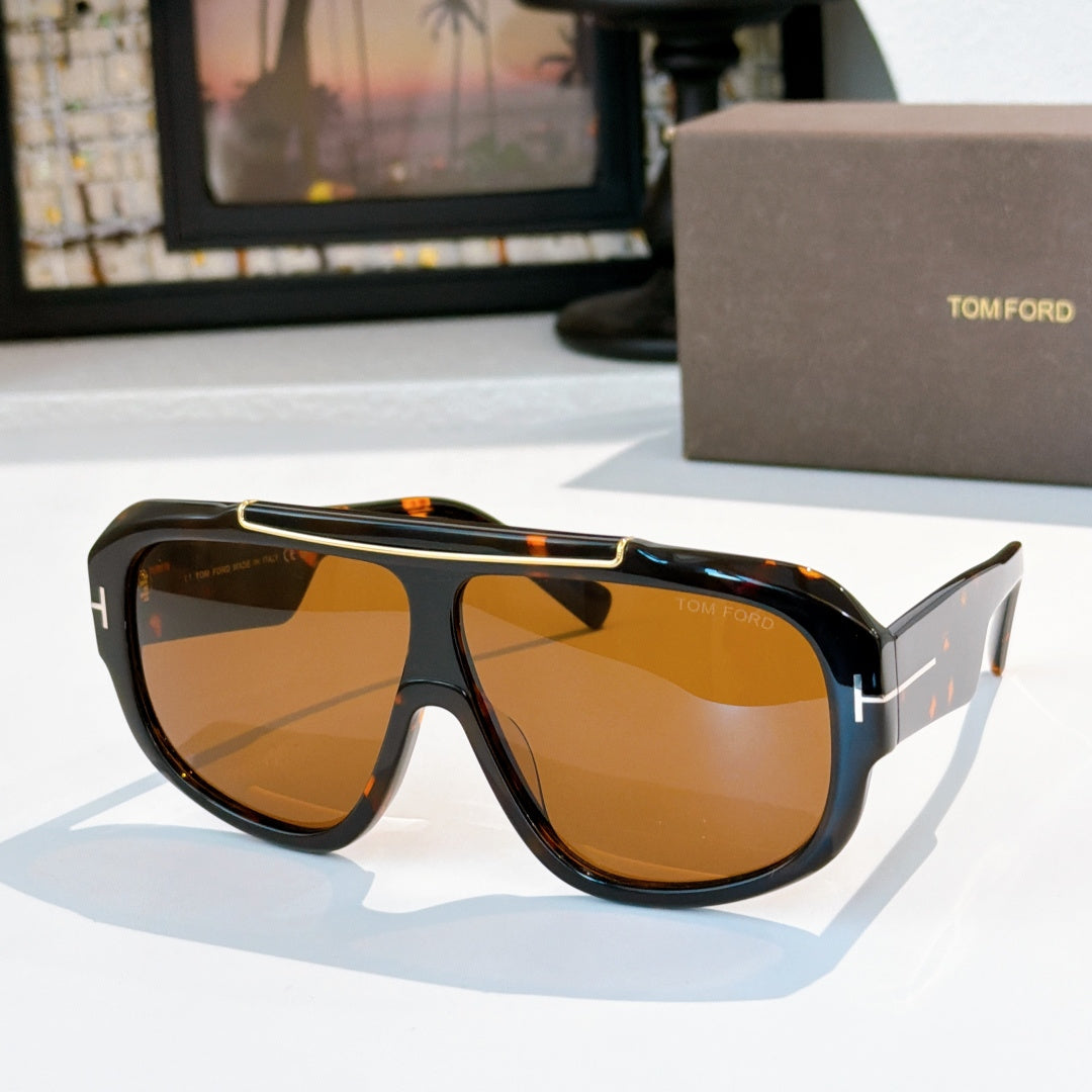Large frame pilot sunglasses