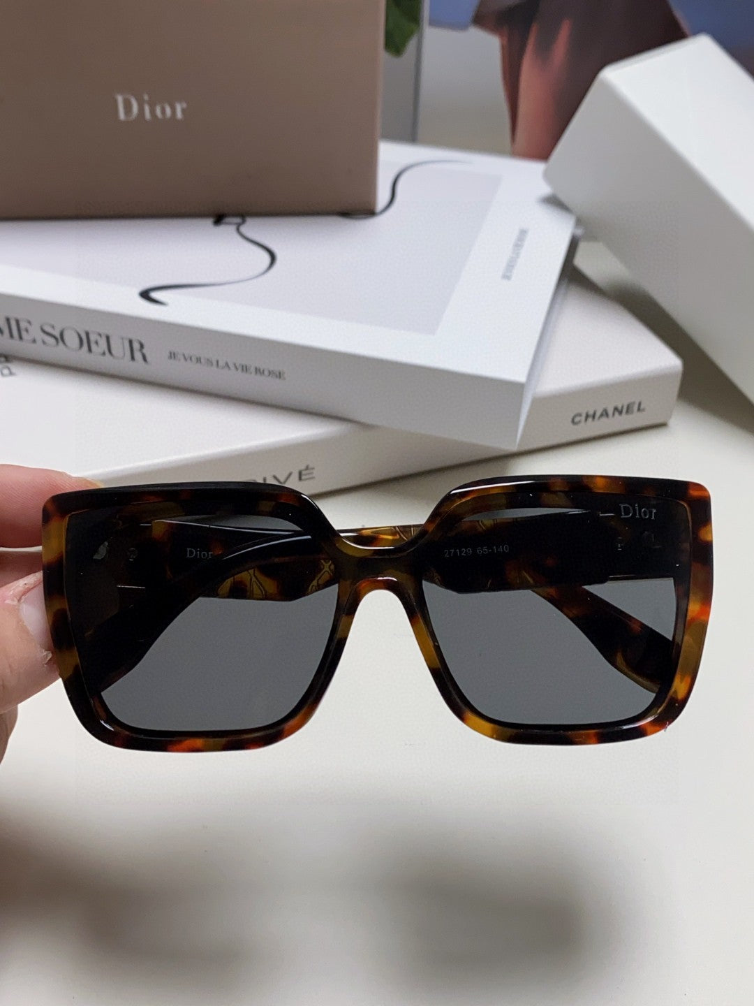 Super Beautiful Geometric Lingge Mirror Legs Super Beautiful New Women's Sunglasses