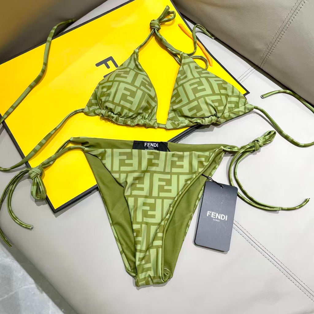 New split camisole swimsuit