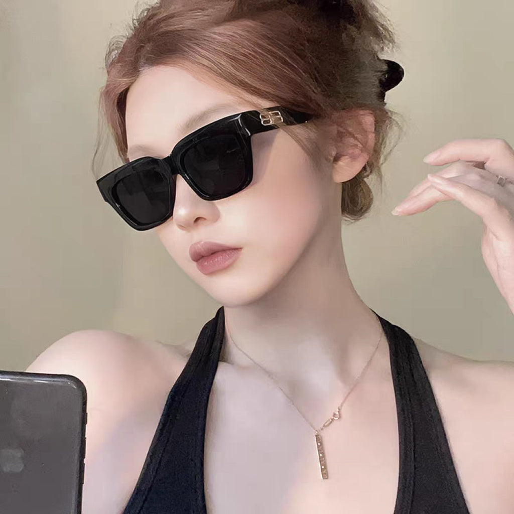 Small frame slimming sunscreen and UV resistant sunglasses