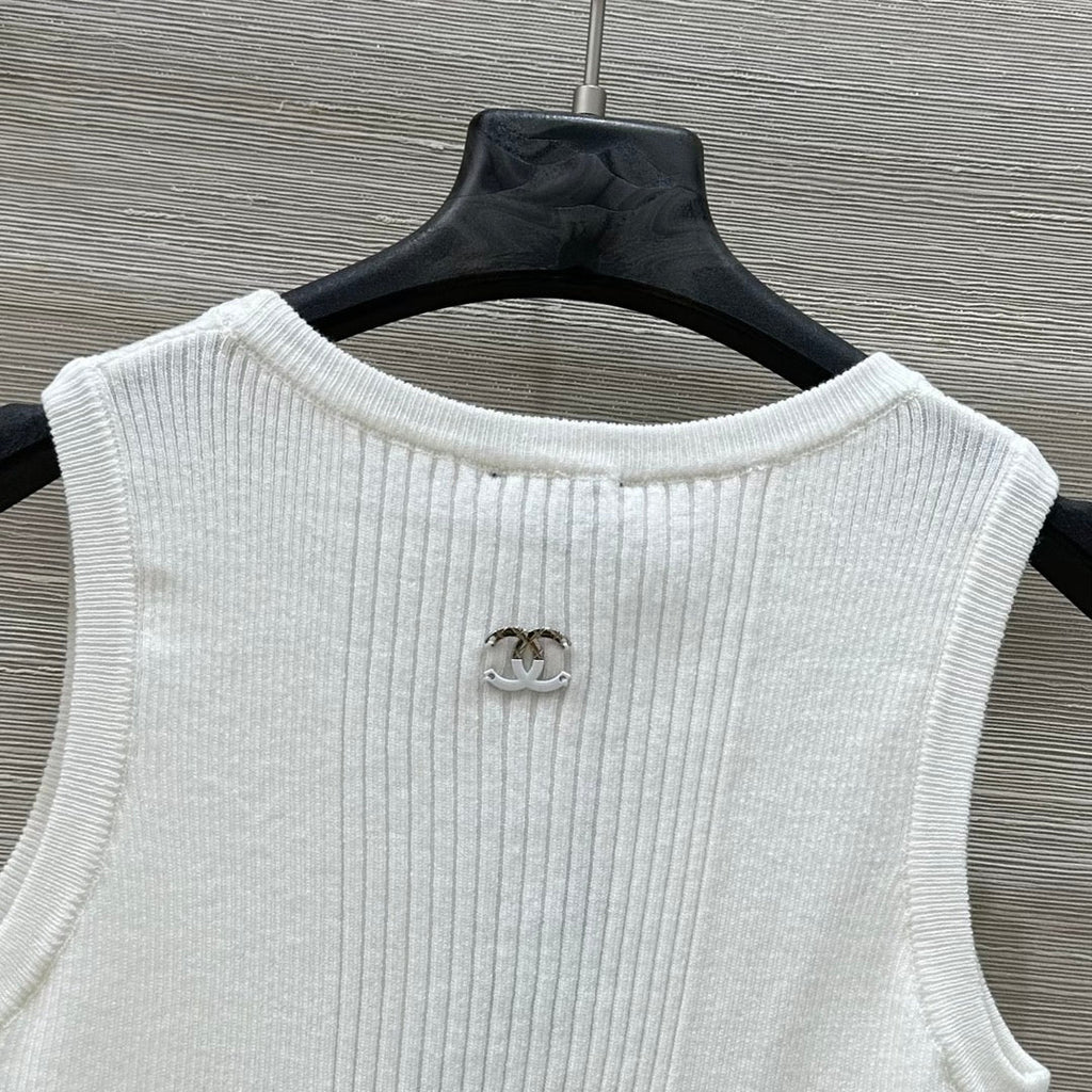25 autumn and winter new product heart logo intarsia knitted vest
